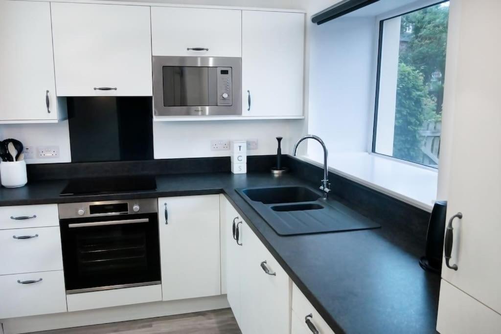 Central 2 Bedroom Luxury Home Close To River Ness Inverness Eksteriør billede