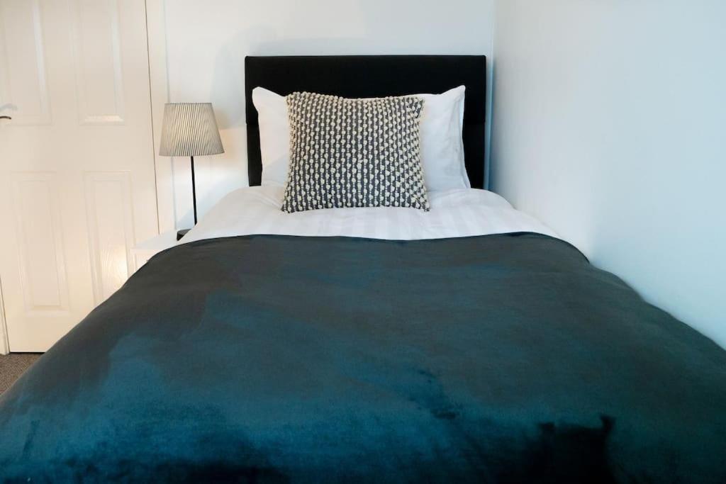 Central 2 Bedroom Luxury Home Close To River Ness Inverness Eksteriør billede