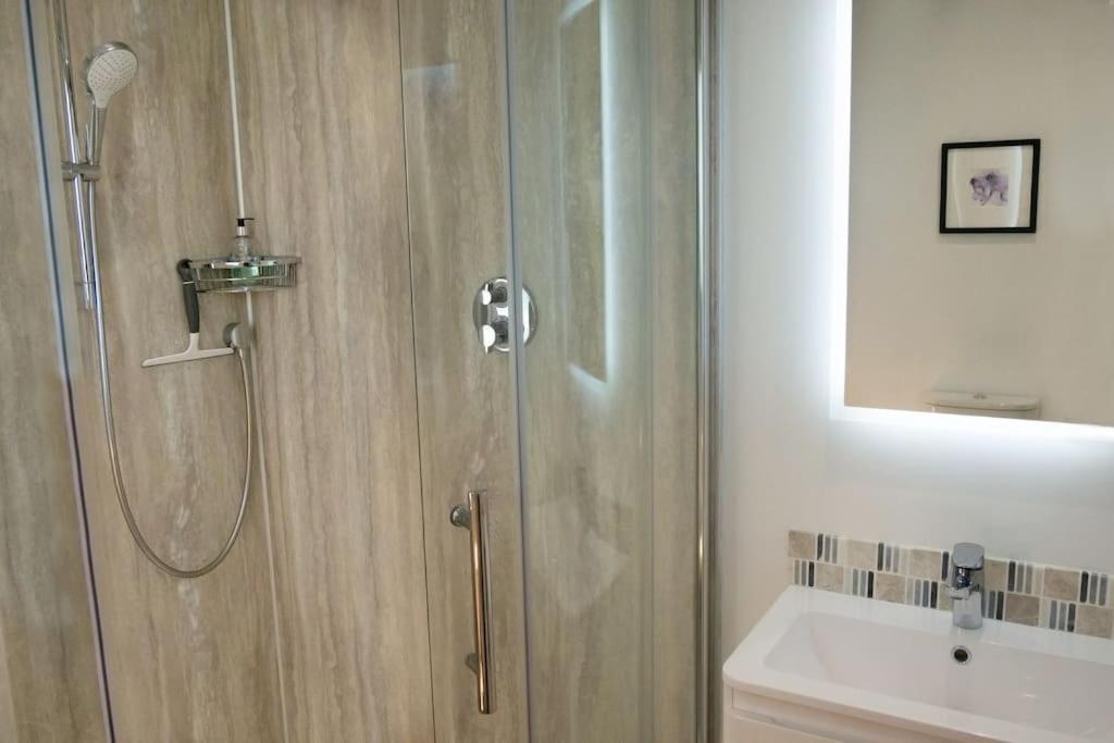 Central 2 Bedroom Luxury Home Close To River Ness Inverness Eksteriør billede