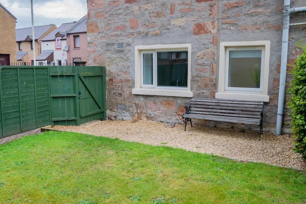Central 2 Bedroom Luxury Home Close To River Ness Inverness Eksteriør billede