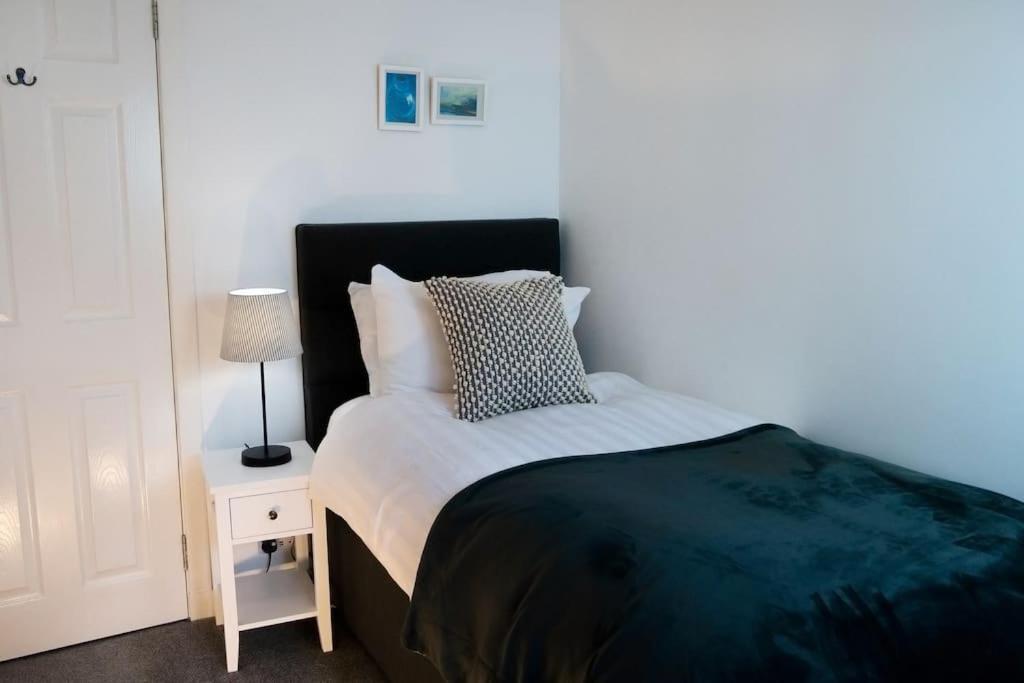 Central 2 Bedroom Luxury Home Close To River Ness Inverness Eksteriør billede